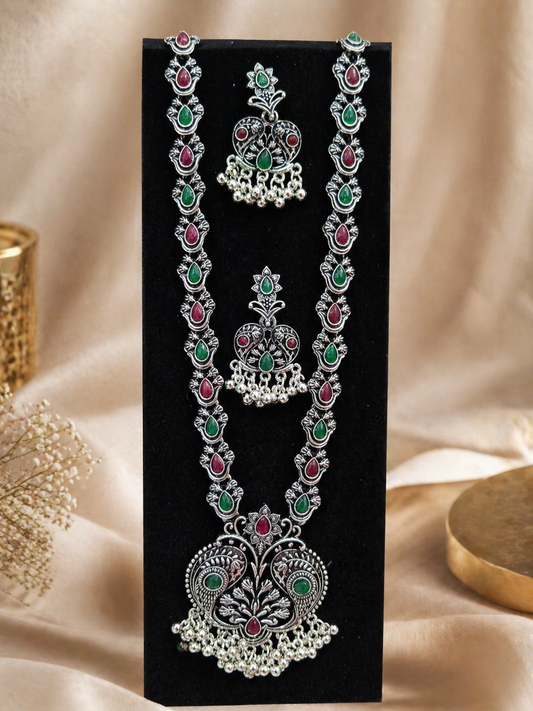 Oxodise long set with one pair of earrings and Necklace